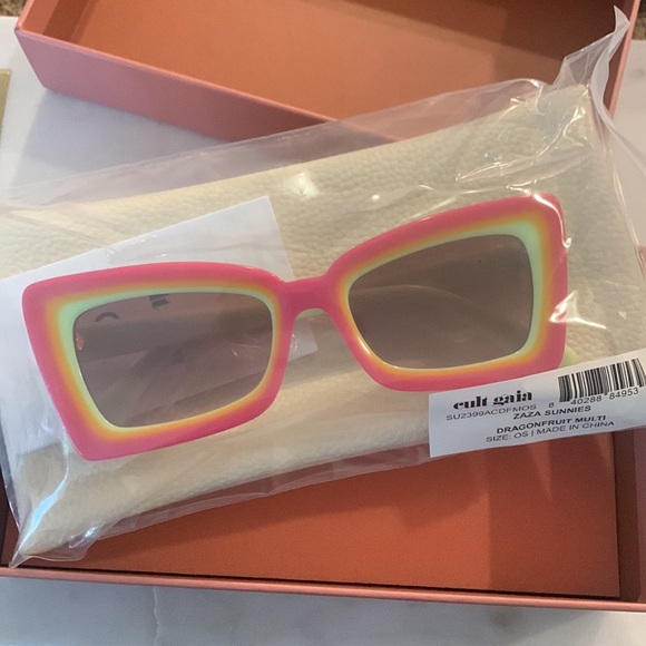 Cult Gaia ZaZa Sunglasses in Dragonfruit - Picture 10 of 10